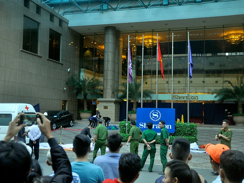 Lực lượng chức năng nhanh chóng có mặt khám nghiệm hiện trường, điều tra nguyên nhân. 